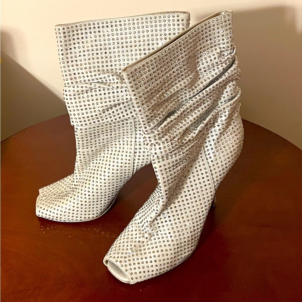 LE SILLA. LIMITED EDITION Stiletto With Swarovski Crystal’s. 101/40 Size 39/8